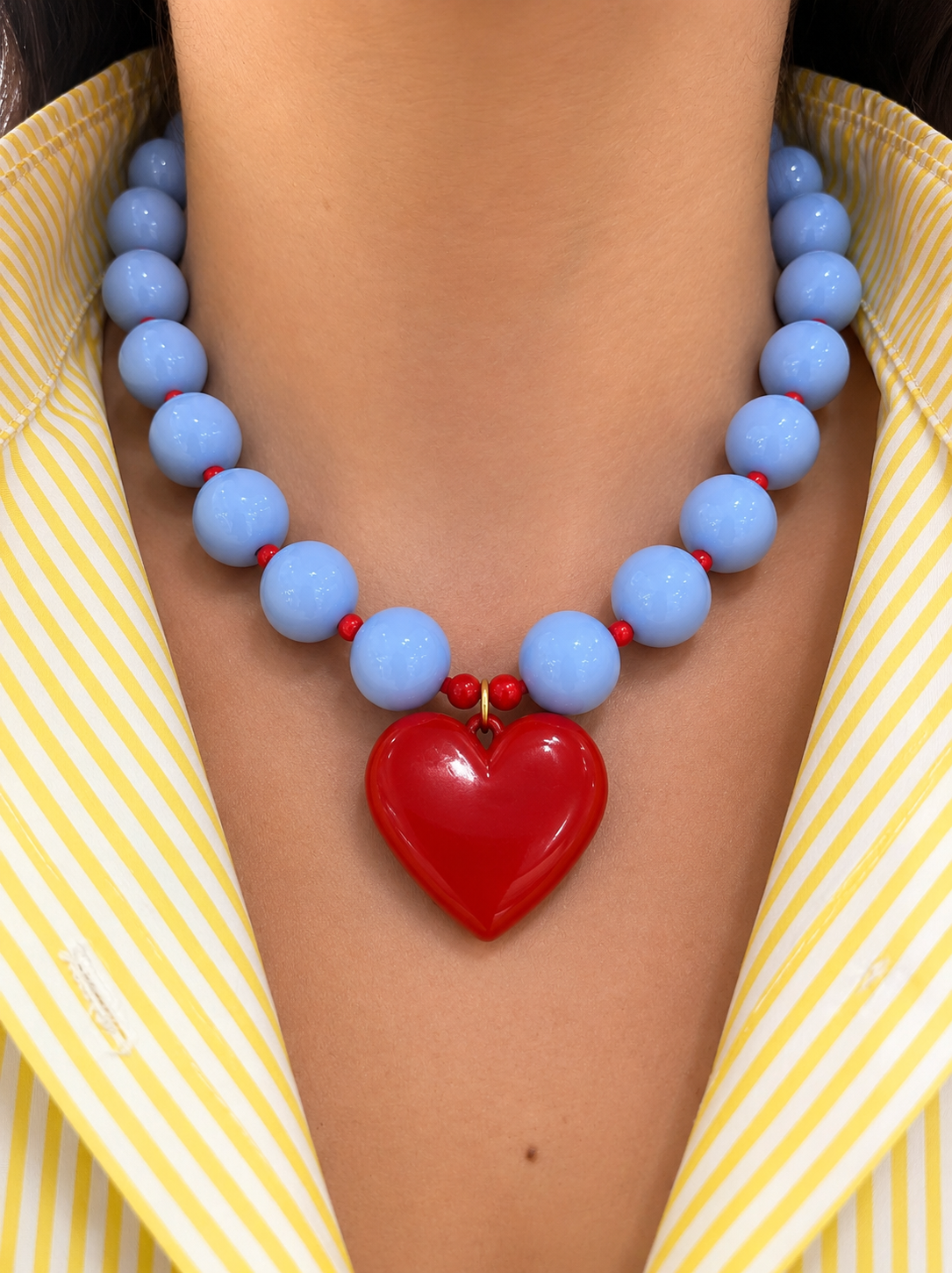 COLLAR CHICLE AZUL CON ROJO