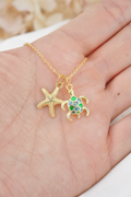 TORTUGA DE MAR CON ESTRELLA DE MAR