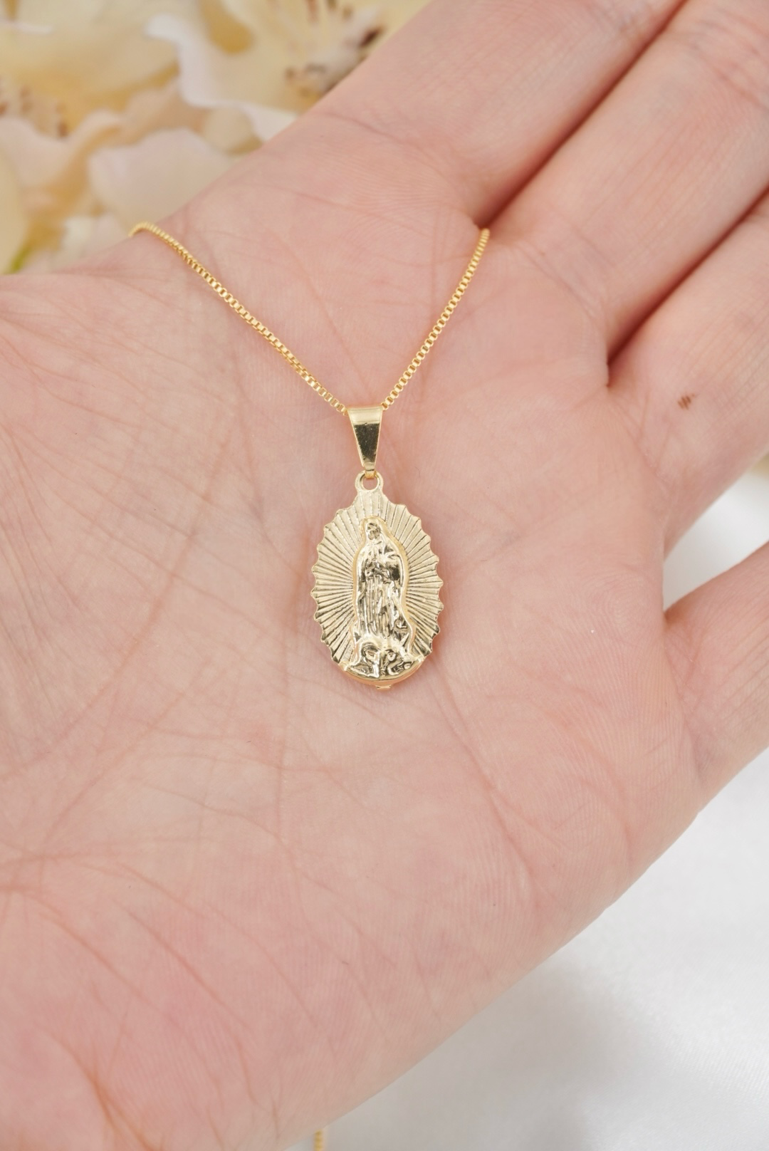 ORO LAMINADO VIRGEN DE GUADALUPE CADENA VENECIANA 45 CM