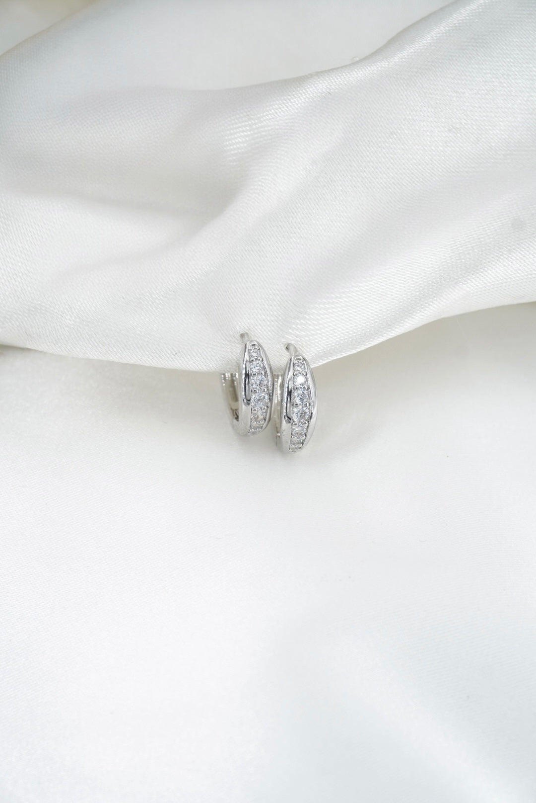 CANDONGA PLATEADA CON ZIRCONES